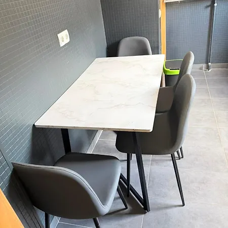 2 Bedroom Flat Bonnevoie - Sleeps 7 Apartman *