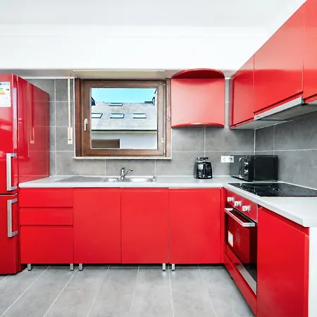 2 Bedroom Flat Bonnevoie - Sleeps 7 Apartman