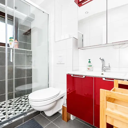 2 Bedroom Flat Bonnevoie - Sleeps 7 Apartman