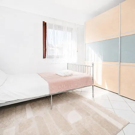 2 Bedroom Flat Bonnevoie - Sleeps 7 *